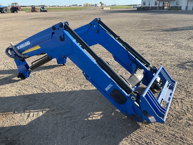2014-new-holland-855tl-image-1