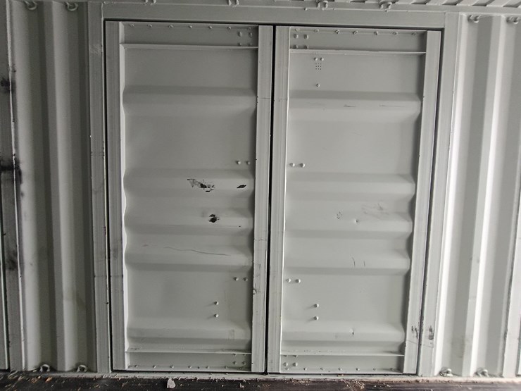 #l110-000-•-40ft-container-[damaged]-image-15