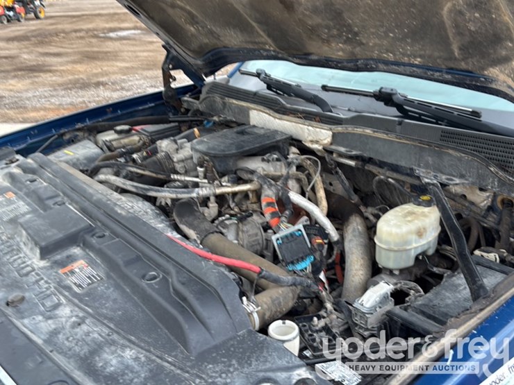 2015-chevrolet-silverado-2500-image-16
