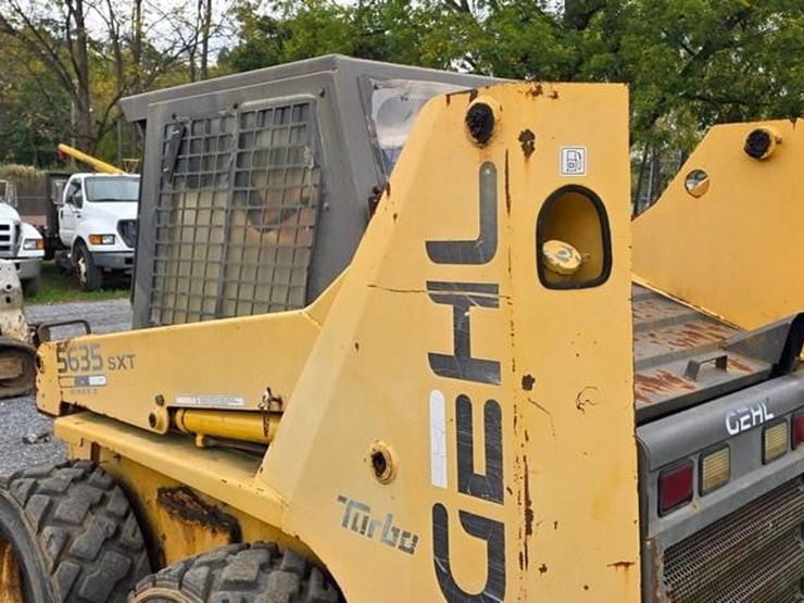 2003-gehl-5635sxt-ii-image-22