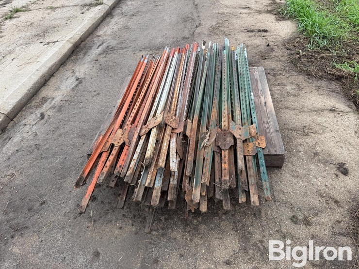 steel-t-posts-image-2