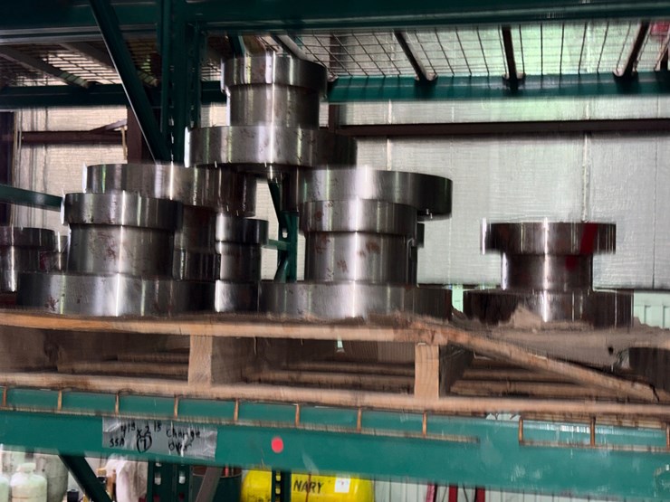 section-of-(18)-1-13/16”-15m-x-2-9/16”-10m-dsa’s-(14)-size-range-1-13/16”---7-1/16”-3m-10m-spacer-spools-&-x-over’s-image-11