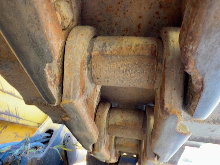 2014-komatsu-d61ex-23-image-17