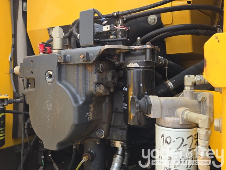 2015-komatsu-pc210-image-41