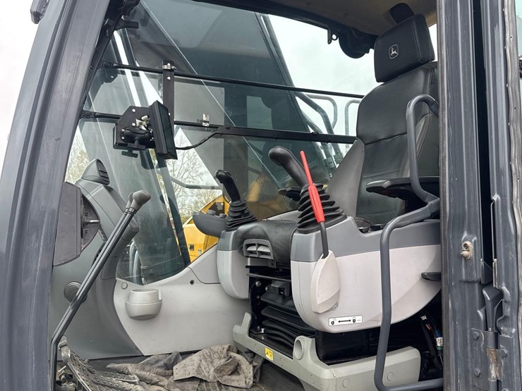 2024-john-deere-350-image-34