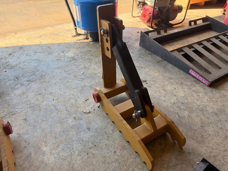 #133-•-adjustable-mechanical-excavator-thumb-attachment-image-2