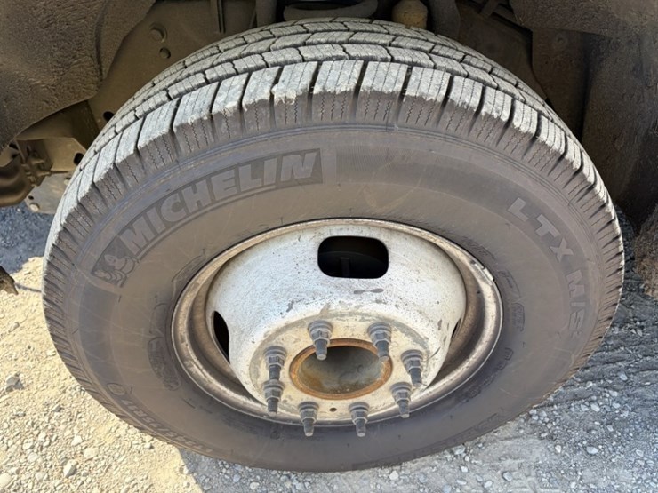 2011-ford-f350-image-19
