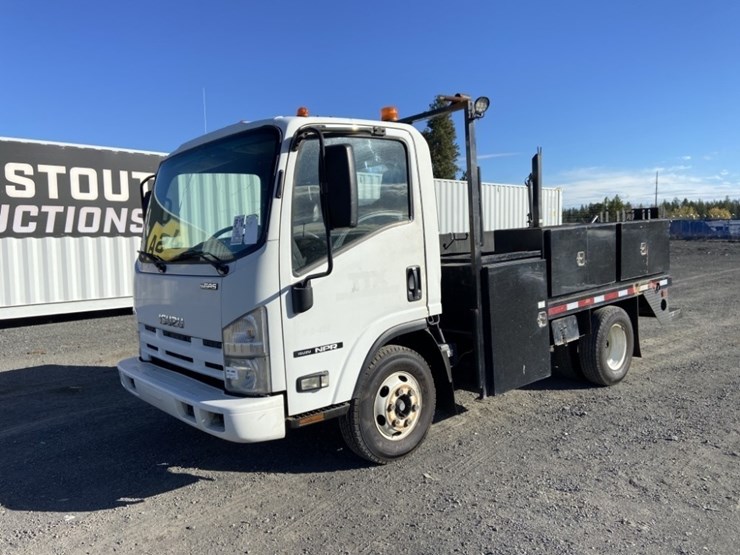 2013-isuzu-npr-image-1