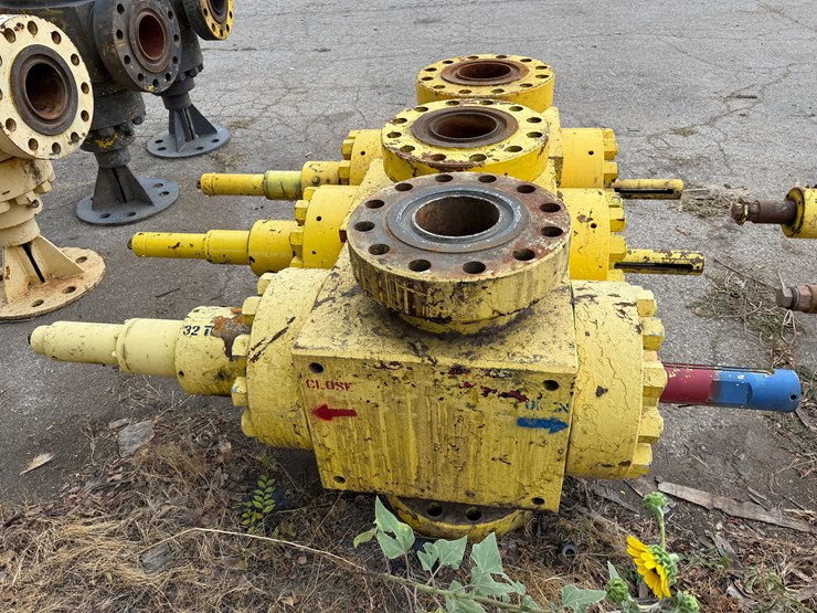 (3-x-$)-7-1/16”-10k-wp-flanged-manual-frac-valves-image-5