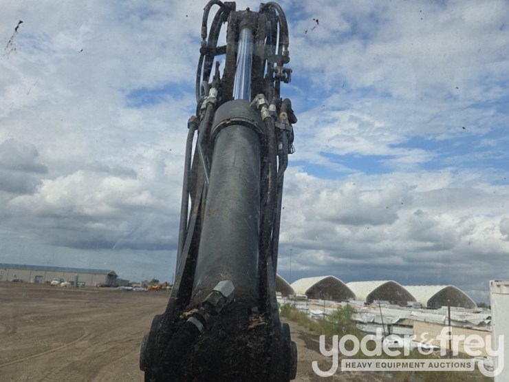 2020-deere-310sl-image-34