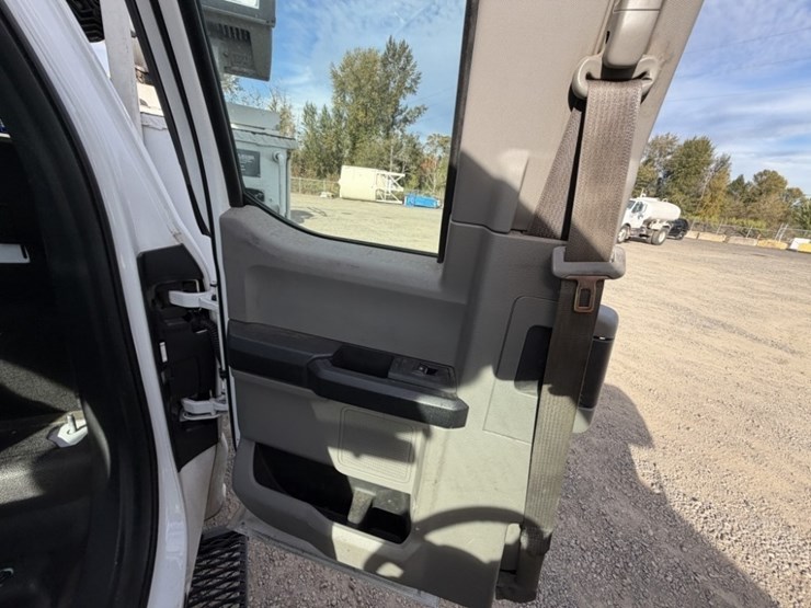 2017-ford-f550-image-29