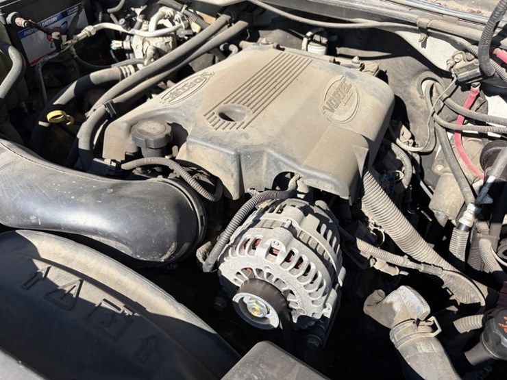 2002-chevrolet-silverado-3500-image-11