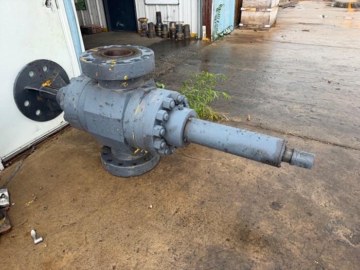 7”-10k-manual-frac-valve-image-3