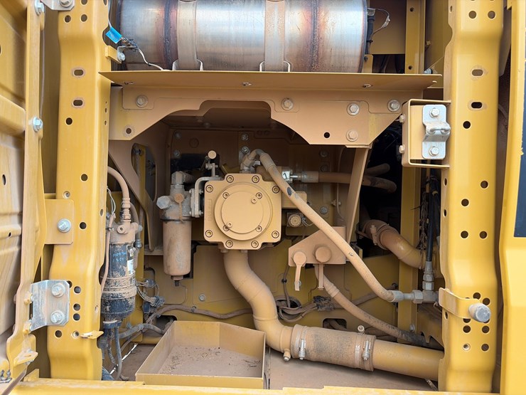 caterpillar-320-image-16