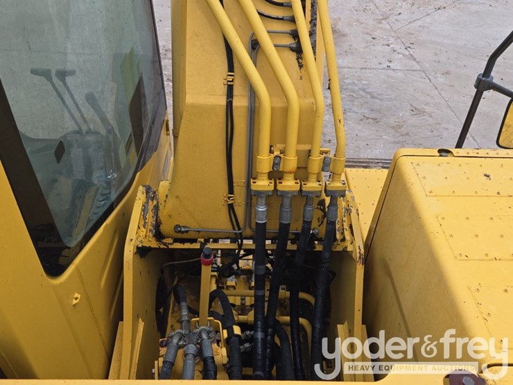 2015-komatsu-pc210-image-49