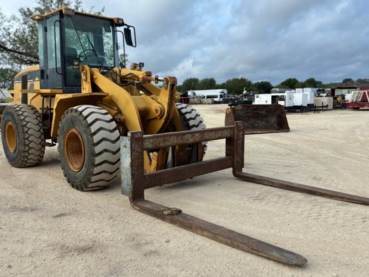 2004-caterpillar-938g-image-3