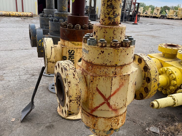 (4-x-$)-7-1/16”-10k-wp-flanged-manual-frac-valves-image-4