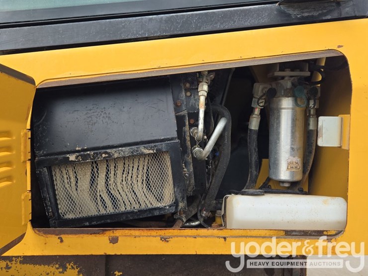 2014-caterpillar-d5k2-lgp-image-31