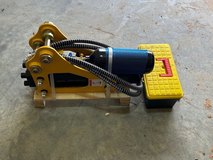 #144-•-mini-x-hydraulic-breaker-image-1