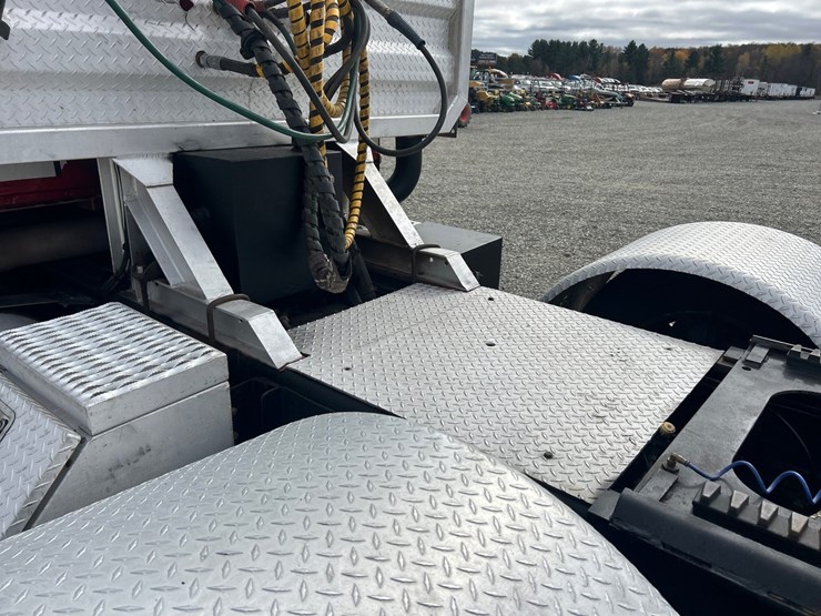 2001-caterpillar-c15-image-26