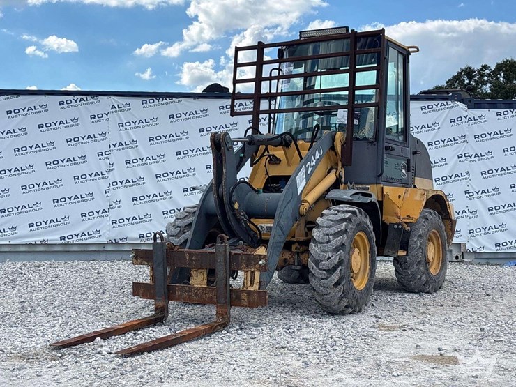 deere-244j-image-1