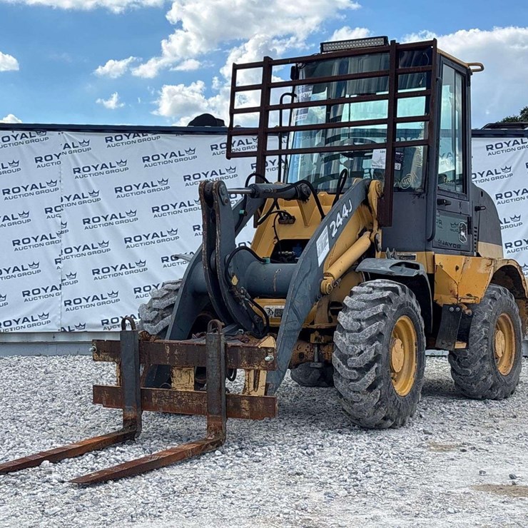 DEERE 244J