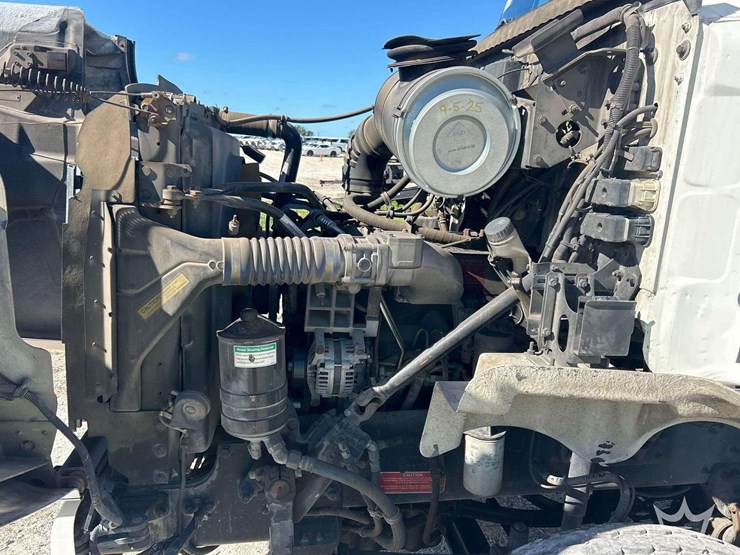 2010-wester-star-4900sa-ez-pack-goliath-g370c-25-yard-rear-loader-garbage-truck-image-8