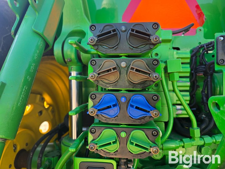 2012-john-deere-7215r-image-19