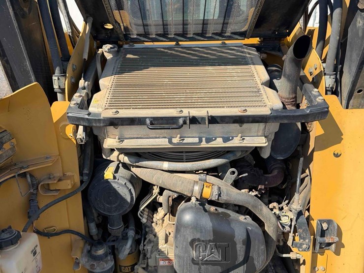 2010-caterpillar-257b2-image-18