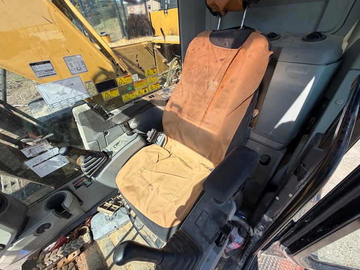 caterpillar-320e-image-29