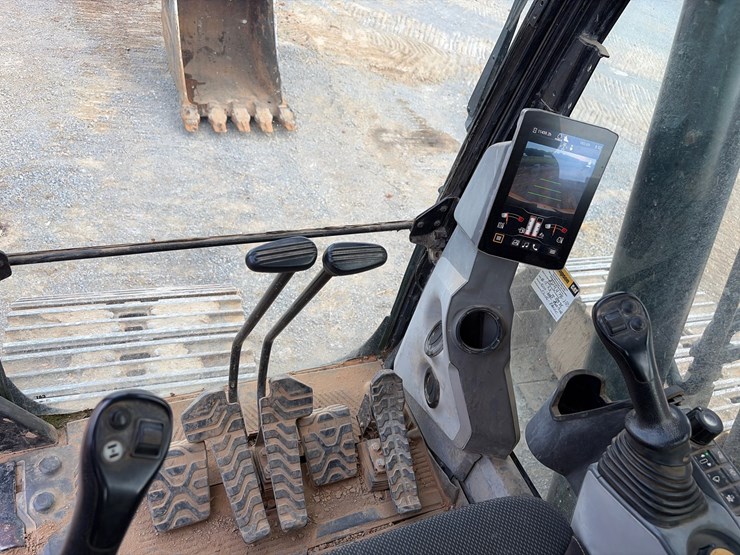 caterpillar-320-image-31