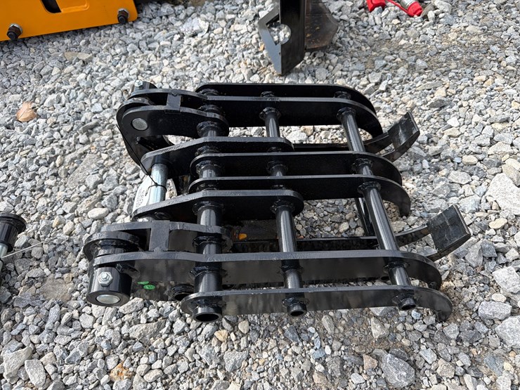 #663-•-future-mini-excavator-log-grapple-image-1