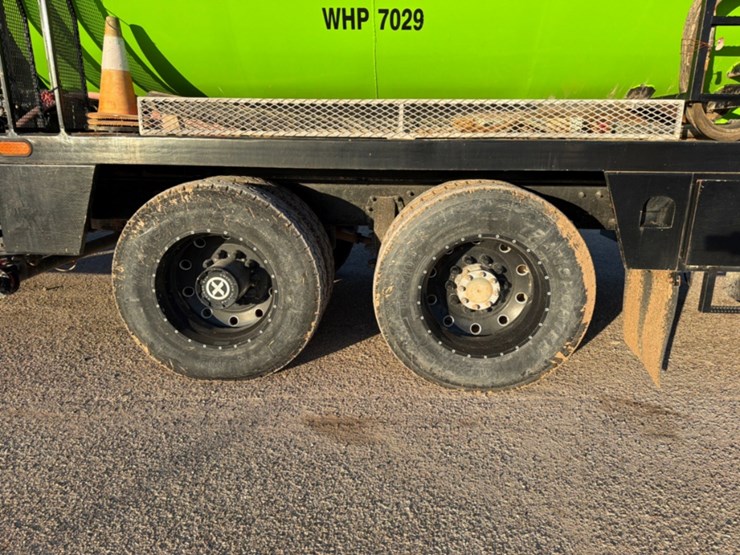 2014-peterbilt-367-image-11
