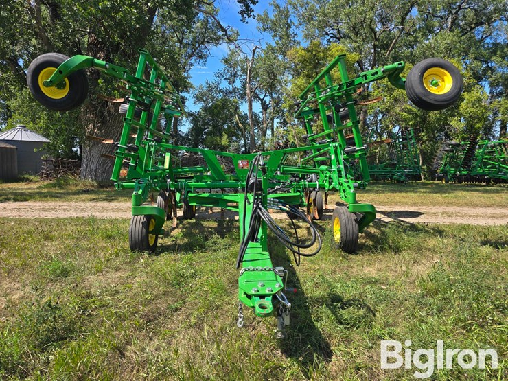 2022-john-deere-2430-image-2