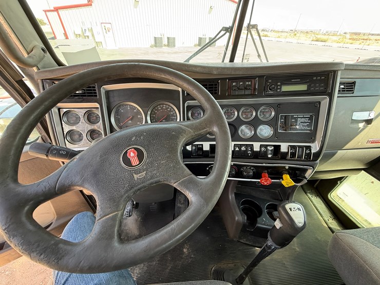 2009-kenworth-t800-image-19