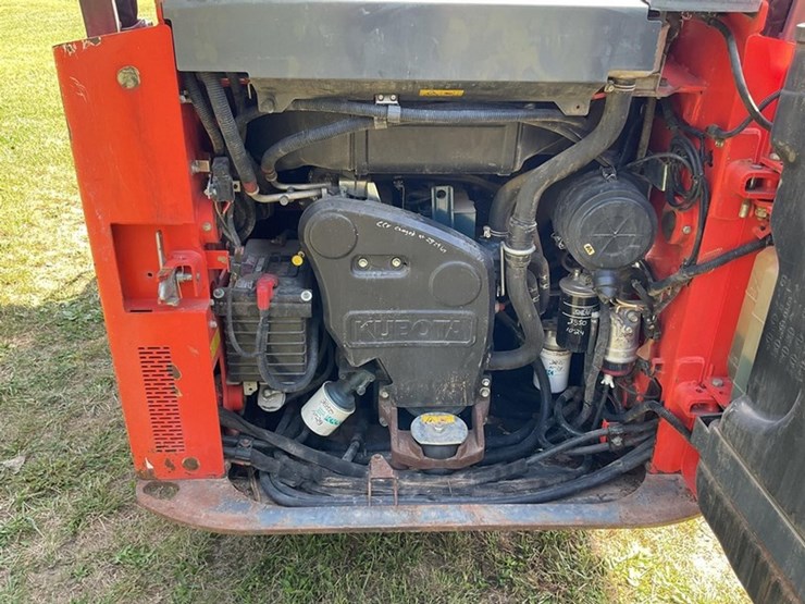 2017-kubota-ssv65-image-13