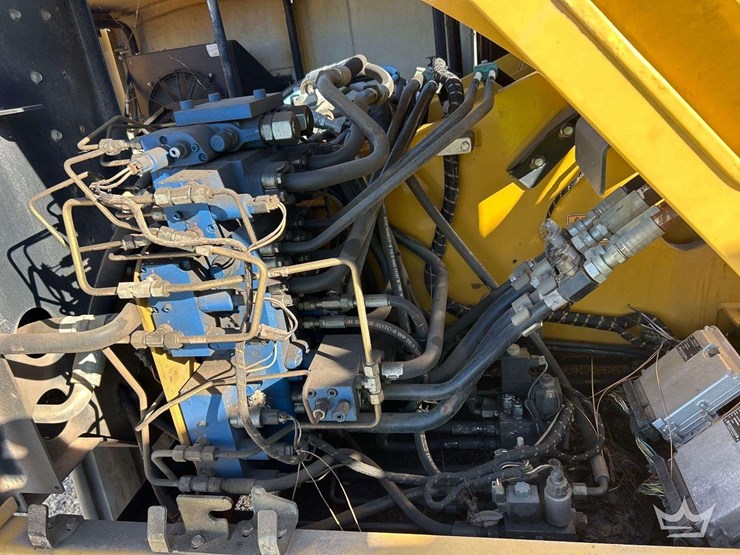 2014-gradall-xl3100-iv-image-45