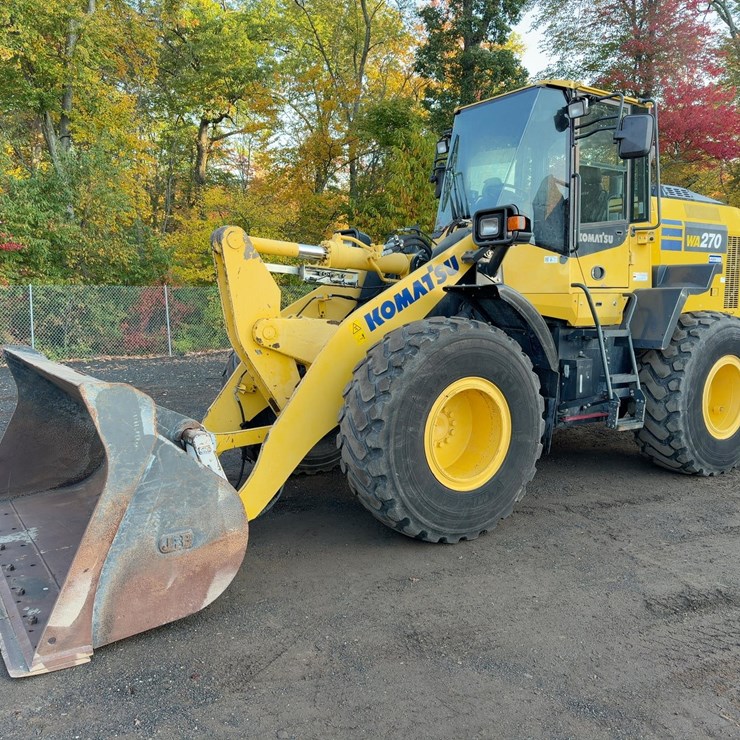 2018 KOMATSU WA270-8