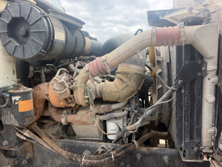 2004-mack-ch613-image-13
