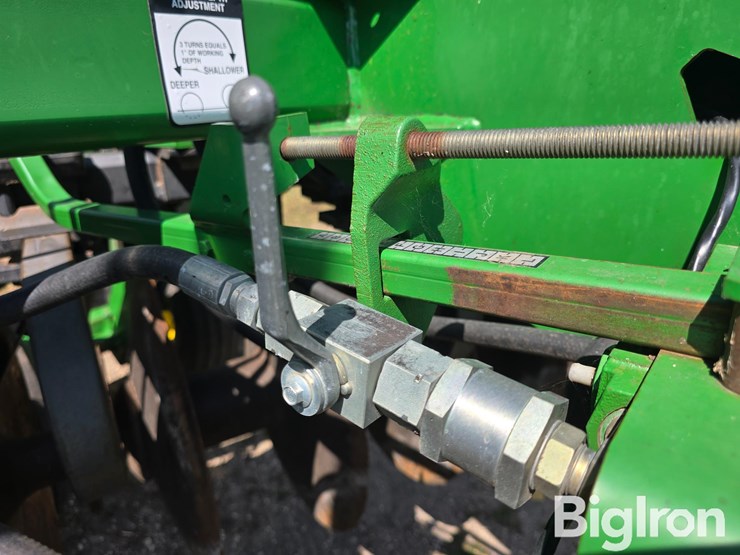 2005-john-deere-637-image-13