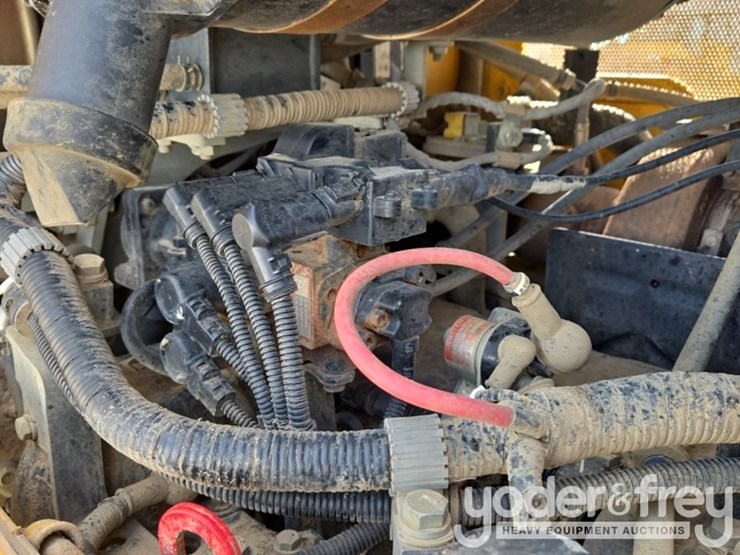 2023-komatsu-d61px-image-44