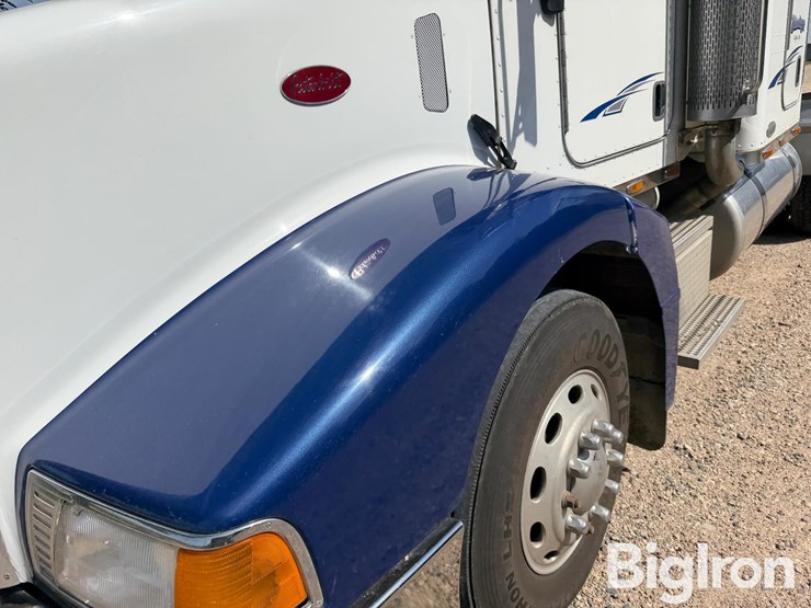 2005-peterbilt-385-image-11
