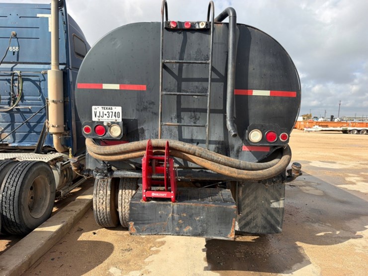 2012-freightliner-m2-106-image-6