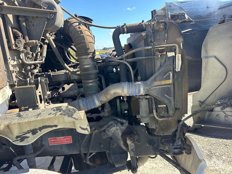 2010-wester-star-4900sa-ez-pack-goliath-g370c-25-yard-rear-loader-garbage-truck-image-9