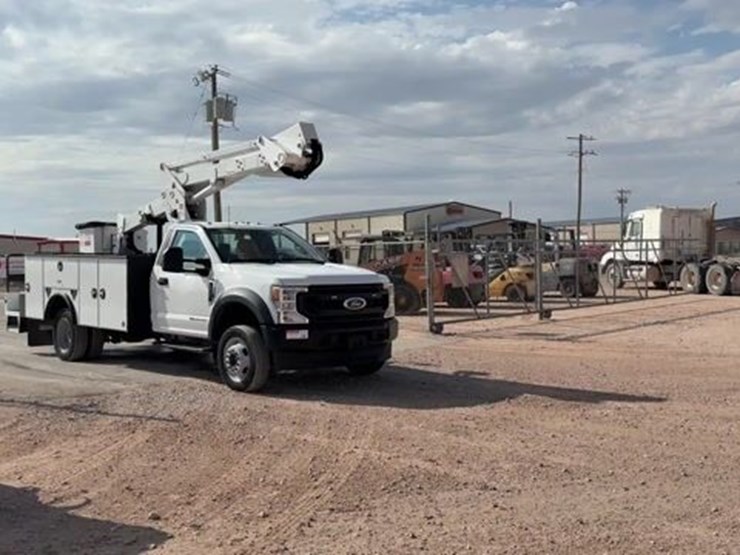 2021-ford-f550-image-1