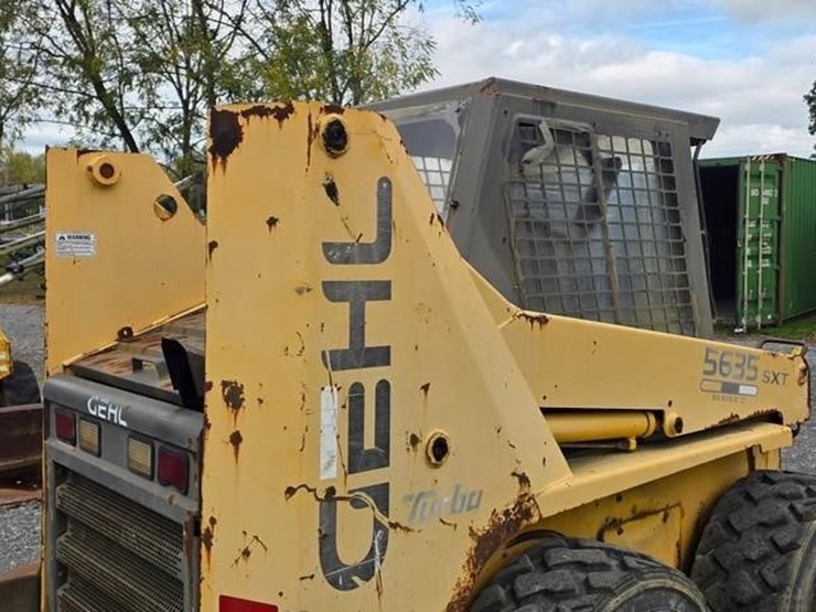2003-gehl-5635sxt-ii-image-18