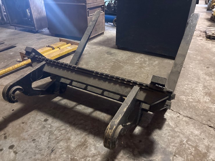 #182-•-pallet-fork-carriage-attachment-with-quick-attach-hooks-image-3