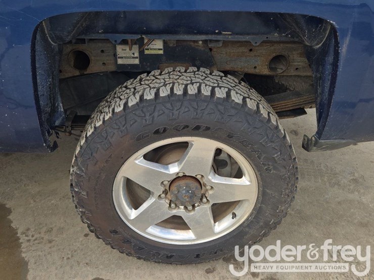 2015-chevrolet-silverado-2500-image-10