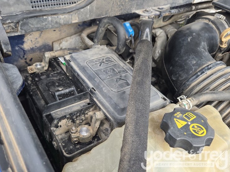 2015-chevrolet-silverado-2500-image-25