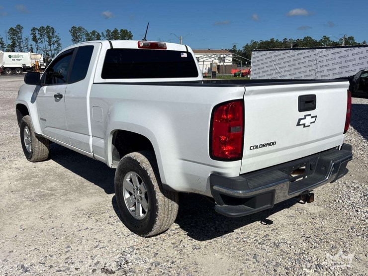 2015-chevrolet-colorado-ext.-cab-pickup-truck-image-3